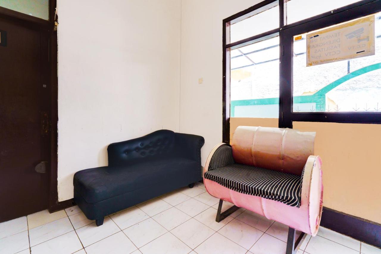 Oyo 93239 Arimbi 2 Hotel Бандунг Екстериор снимка